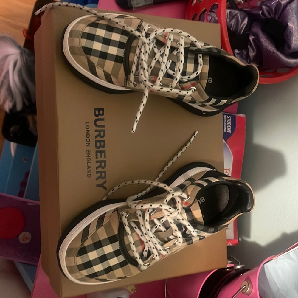 Gently used kids Burberry gym shoes come as is authentic ✅ will ship best offer